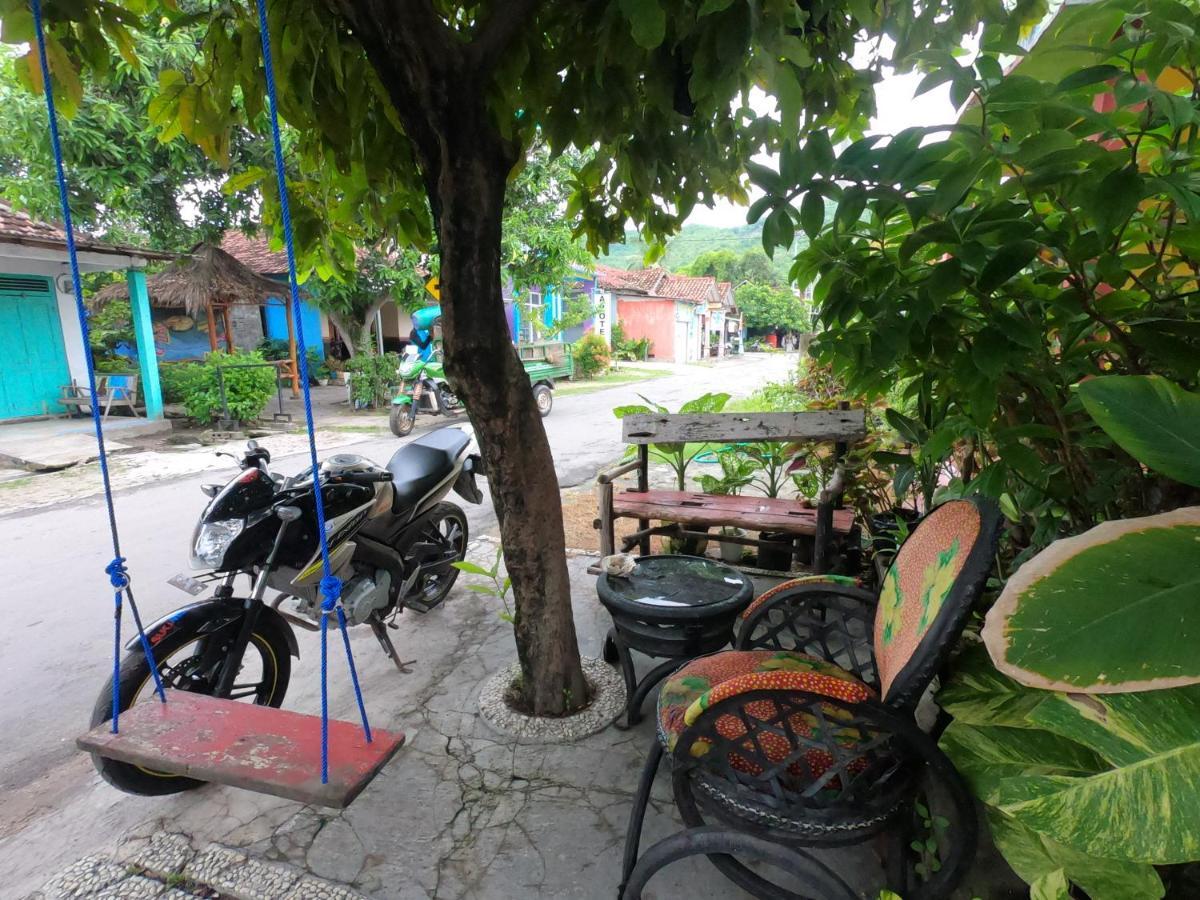 Owl Hostel Karimunjawa Eksteriør billede
