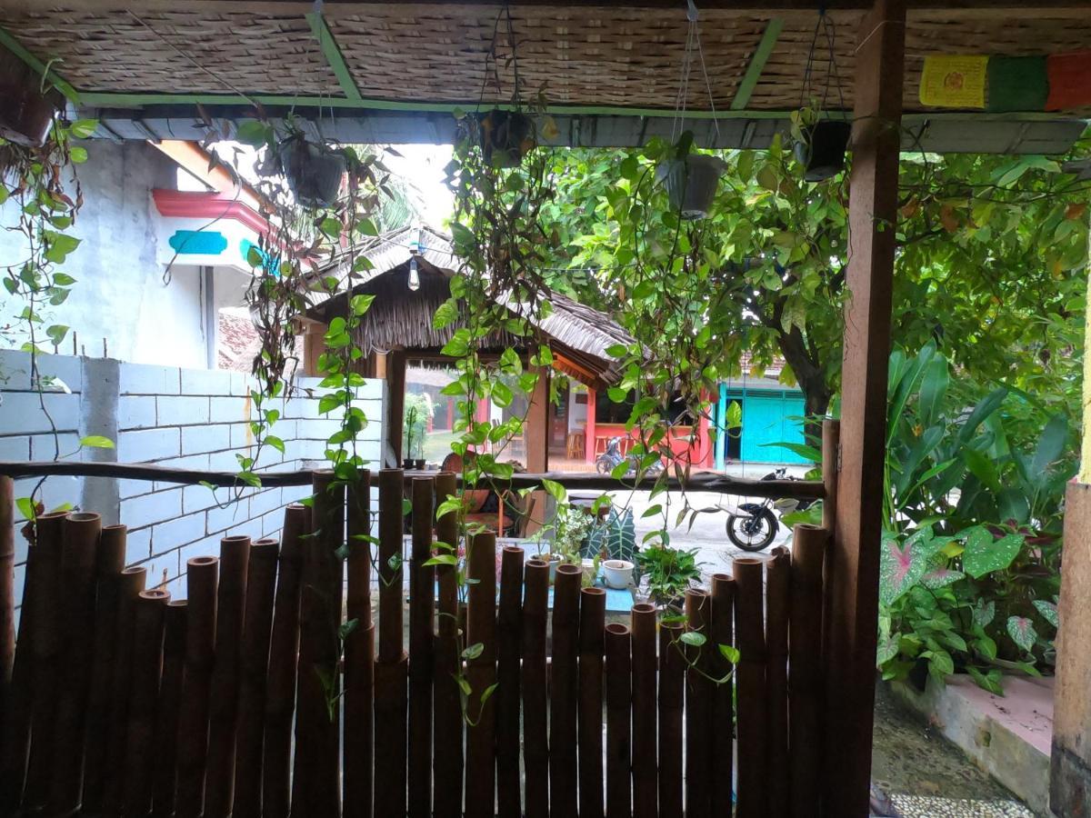Owl Hostel Karimunjawa Eksteriør billede